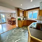 בית נופש Riverside 6 Guests 4 Adults Max Hot Tub