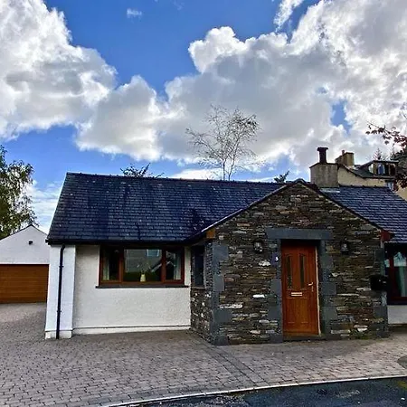 Riverside 6 Guests 4 Adults Max Hot Tub Holiday home *