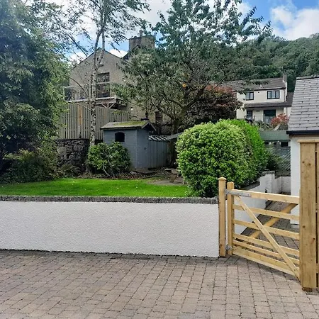 Riverside 6 Guests 4 Adults Max Hot Tub Holiday home *