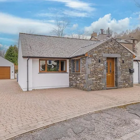 Dom wakacyjny Riverside 6 Guests 4 Adults Max Hot Tub *