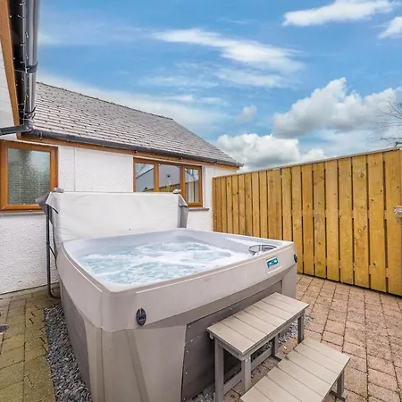 Riverside 6 Guests 4 Adults Max Hot Tub Backbarrow