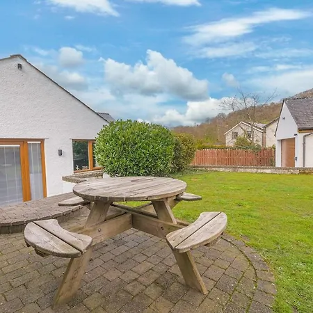 Riverside 6 Guests 4 Adults Max Hot Tub