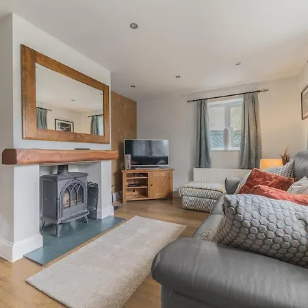 Dom wakacyjny Riverside 6 Guests 4 Adults Max Hot Tub