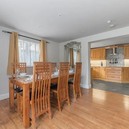 Riverside 6 Guests 4 Adults Max Hot Tub Holiday home *