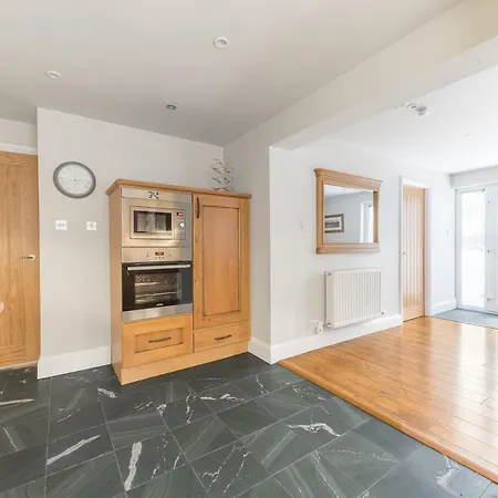 Riverside 6 Guests 4 Adults Max Hot Tub *