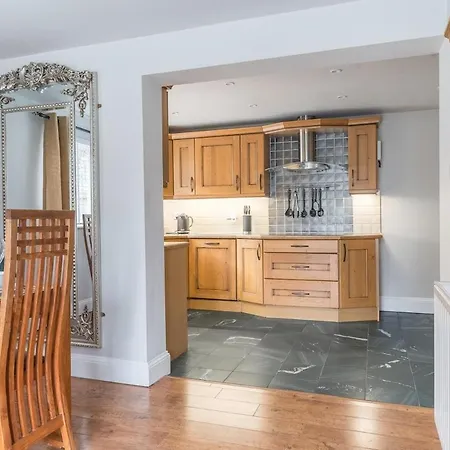 Riverside 6 Guests 4 Adults Max Hot Tub