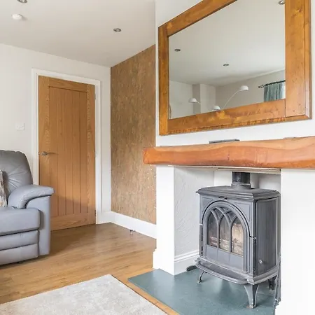 Riverside 6 Guests 4 Adults Max Hot Tub Dom wakacyjny *