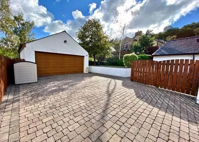 Riverside 6 Guests 4 Adults Max Hot Tub *