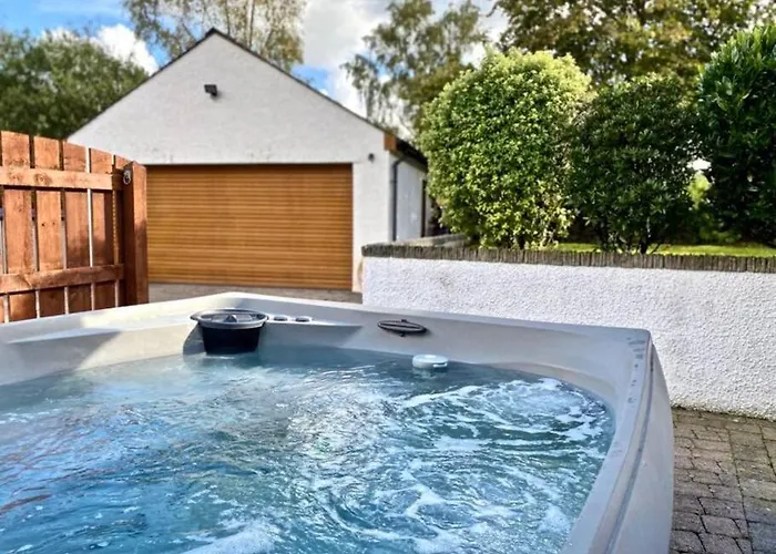 Riverside 6 Guests 4 Adults Max Hot Tub Casa de Férias *