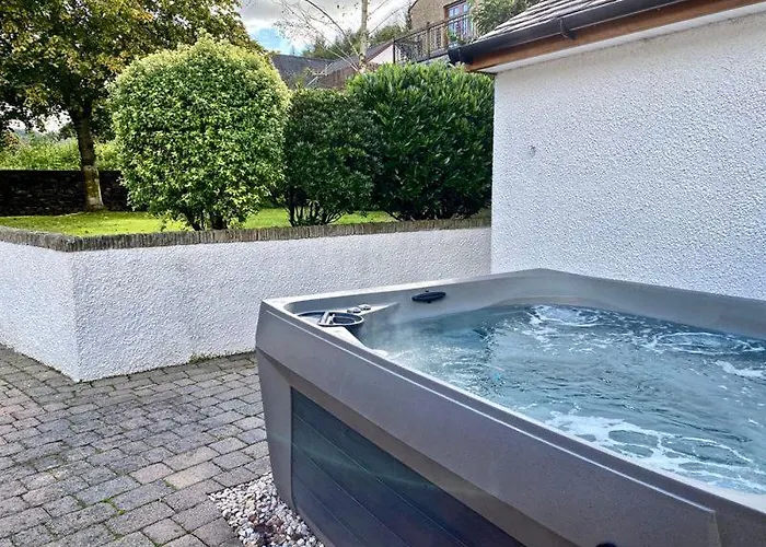 Riverside 6 Guests 4 Adults Max Hot Tub Casa de Férias *