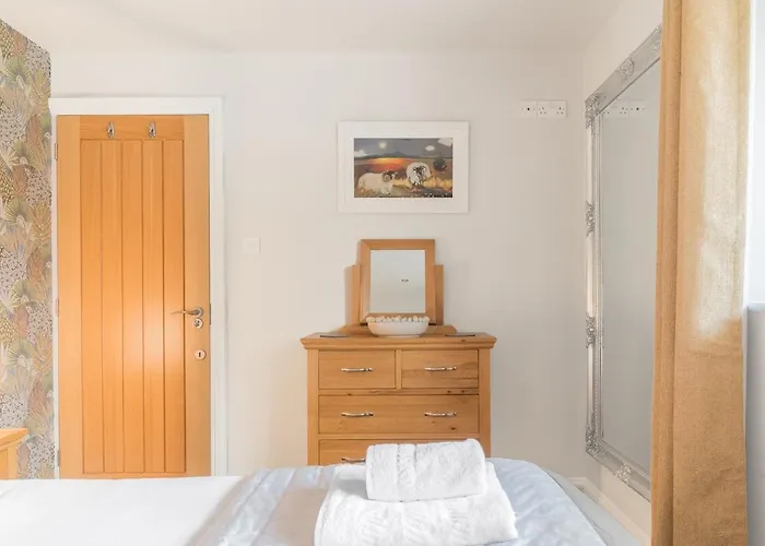 Riverside 6 Guests 4 Adults Max Hot Tub * Backbarrow