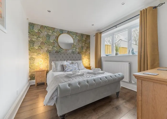 Riverside 6 Guests 4 Adults Max Hot Tub