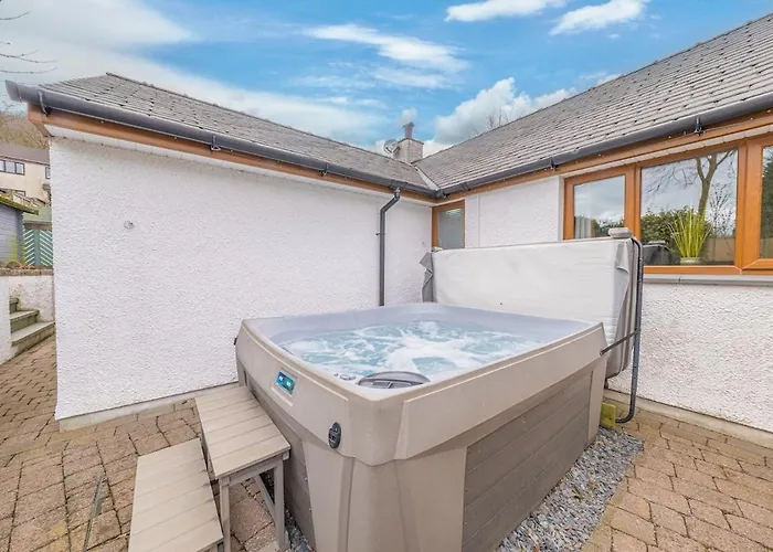 Riverside 6 Guests 4 Adults Max Hot Tub *