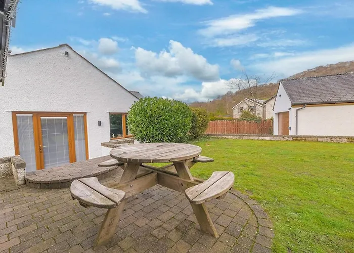 Riverside 6 Guests 4 Adults Max Hot Tub