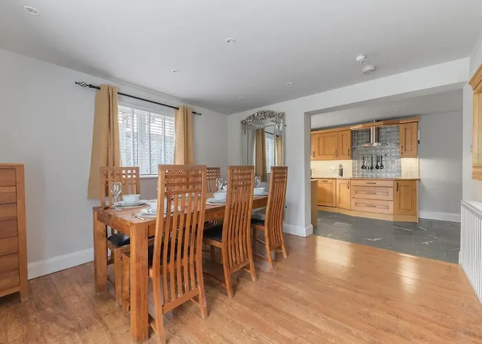 Riverside 6 Guests 4 Adults Max Hot Tub Casa de Férias *