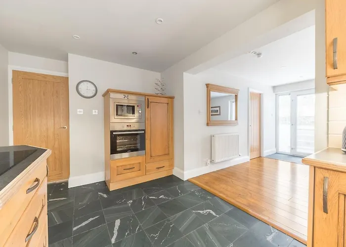 Riverside 6 Guests 4 Adults Max Hot Tub *