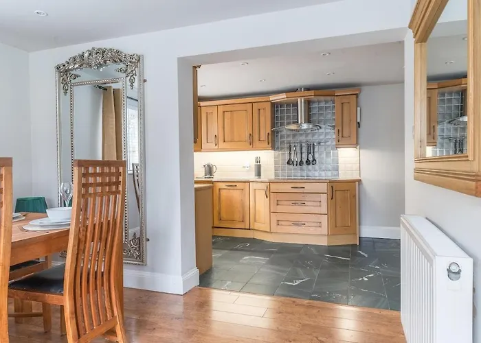 Riverside 6 Guests 4 Adults Max Hot Tub