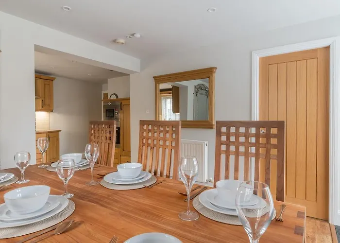 Riverside 6 Guests 4 Adults Max Hot Tub *