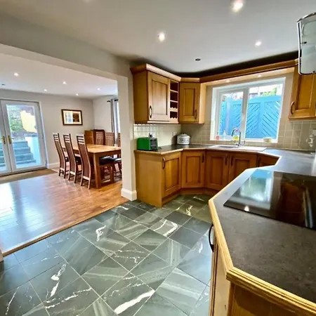Holiday home Riverside 6 Guests 4 Adults Max Hot Tub