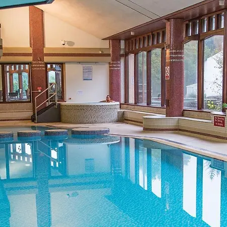 Riverside 6 Guests 4 Adults Max Hot Tub Holiday home *