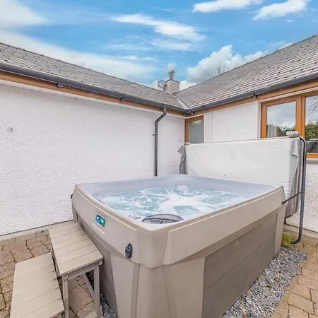 Riverside 6 Guests 4 Adults Max Hot Tub *